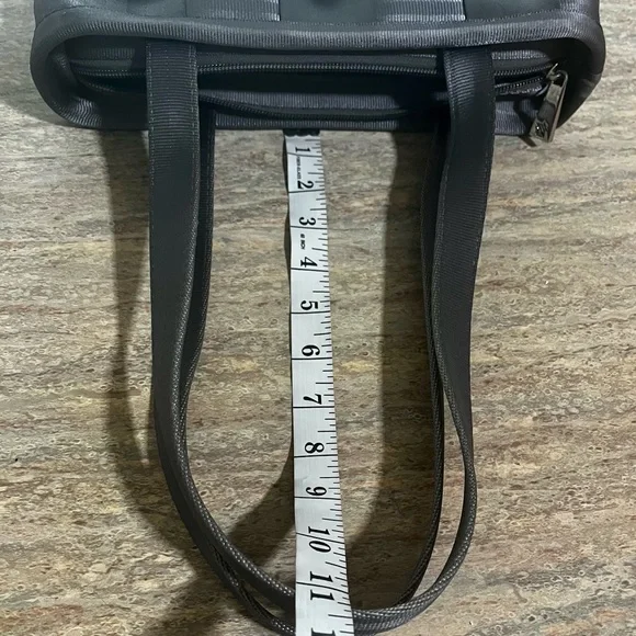 Harveys The Original Seatbelt Bag Silver Shoulder Bag - Picture 16 of 16